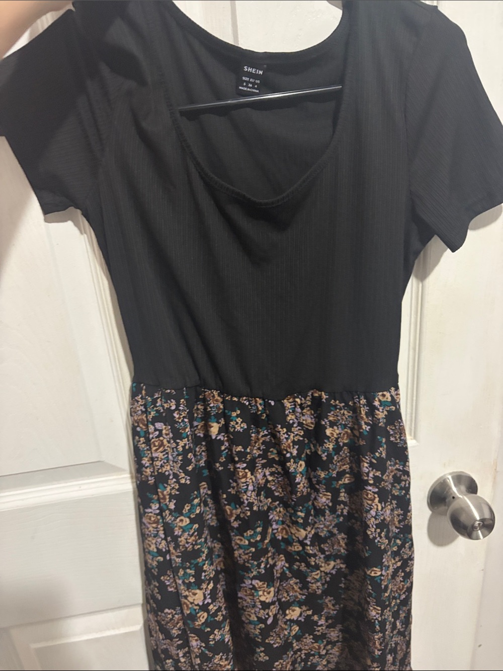 SHEIN Black Short-Sleeve Floral Waist Dress